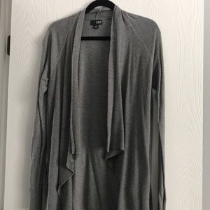 Gray sweater *FREE BRACELET WITH PURCHASE*